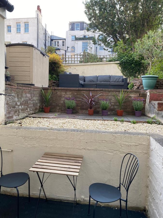 Apartment Stylish Basement Studio, With Outdoor Space