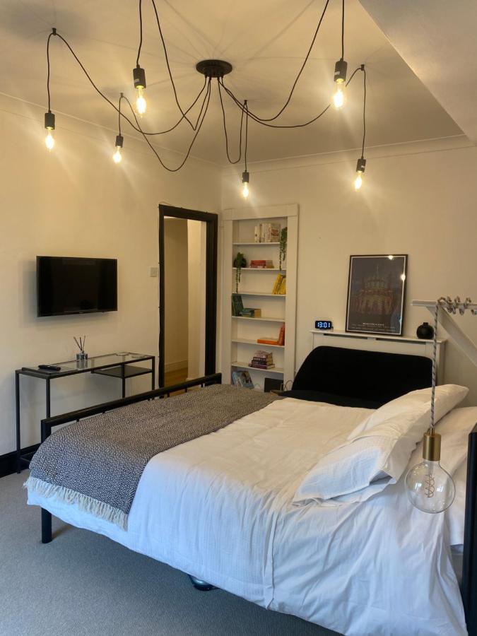Stylish Basement Studio, With Outdoor Space