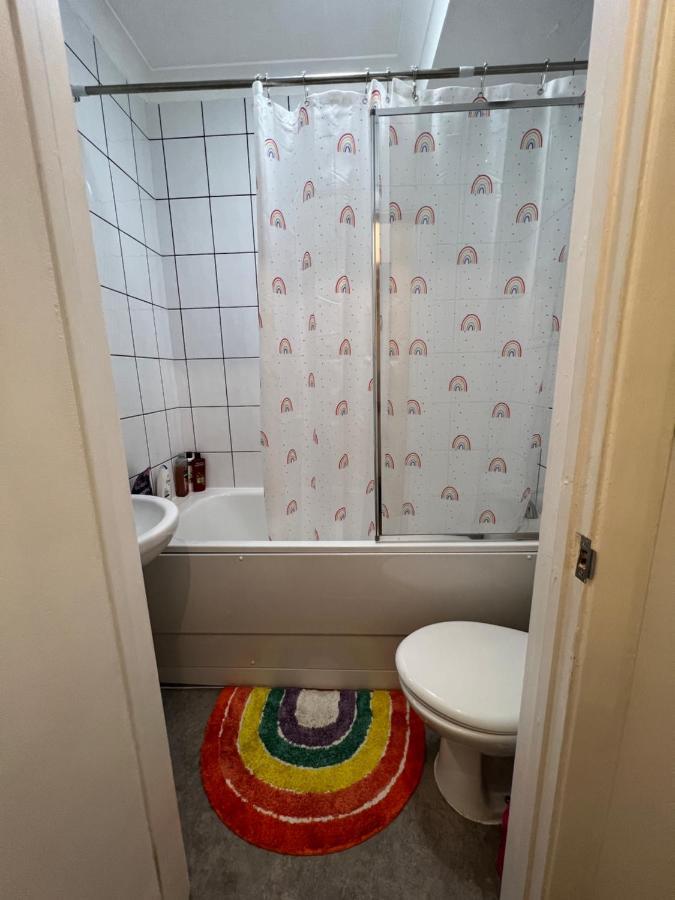 Apartment Stylish Basement Studio, With Outdoor Space *